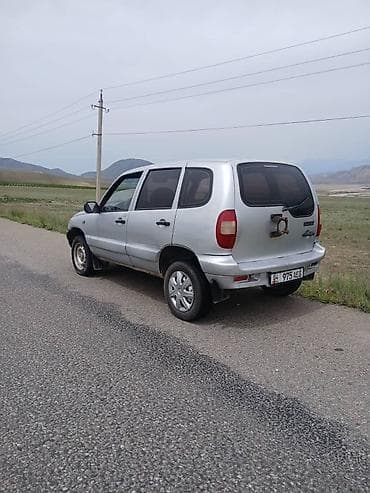 mers 211: Chevrolet Niva: 2004 г., 1.7 л, Механика, Бензин, Внедорожник — 2