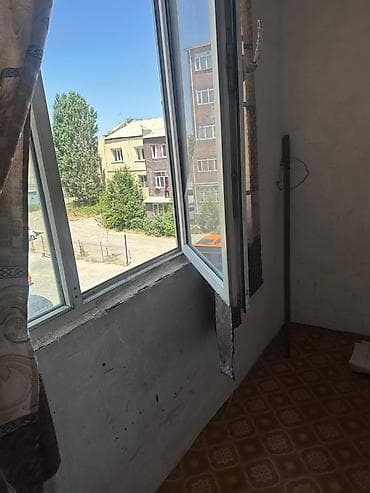 продажа коммунальной квартиры: Бишкек кызыл аскер достук м-н 110 квартал эки болмолуу батирдин бир — 4