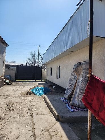 дом в сентере сокулука: Срочно Продаю дом г Кара Балта Ул Космонавтов 50 район военкамат — 1