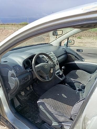 Toyota Corolla Verso: 2004 г., 0.2 л, Механика, Дизель, Минивэн