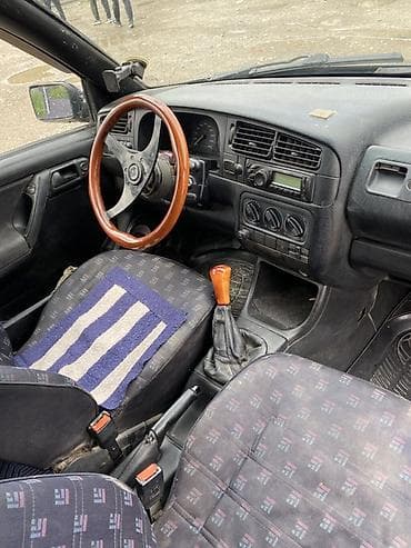 Унаа сатуу: Volkswagen Golf: 1993 г., 1.8 л, Кол менен иштөөчү, Бензин, Хетчбек — 7