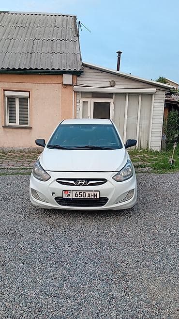 Hyundai Solaris: 2013 г., 1.4 л, Механика, Бензин, Седан