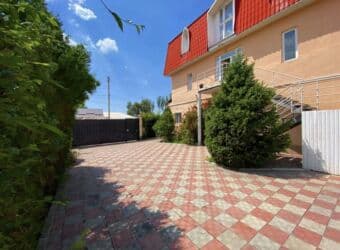 на иссык куле: ❗️Продается Отель❗️ 🌍Локация: г. Чолпон-Ата, Иссык-Куль (Рядом с — 6