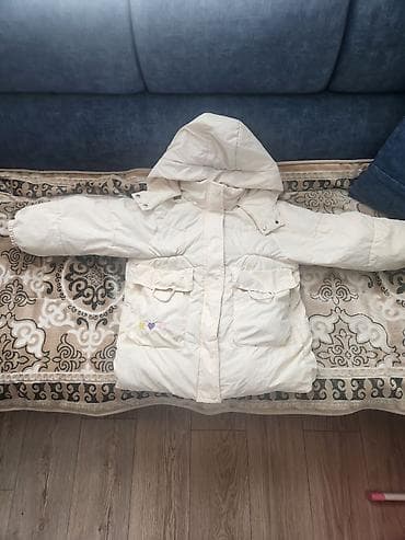 Платья: Детская зимняя куртка-пуховик, цвет молочный/айвори. Особенности: - — 2