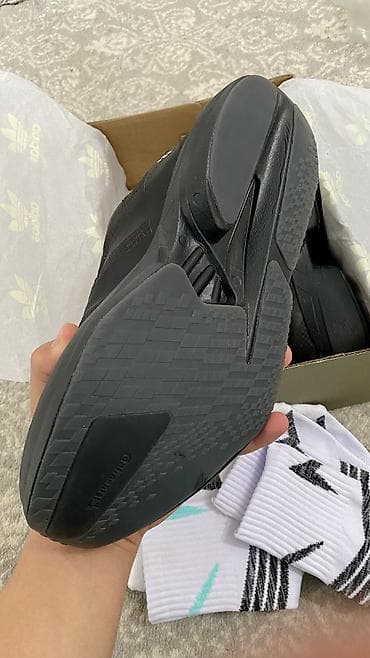 бир: Эркектердин кроссовкасы, 42, Adidas, Жаңы, түсү - Кара, Өзү алып кетүү — 4