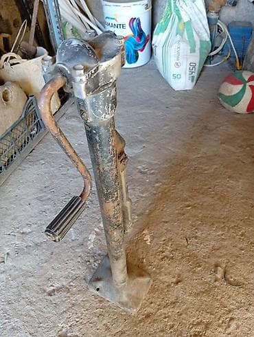 тележка для инструментов: Механический домкрат‑стойка (ветростойка/опорный домкрат) для прицепов — 1