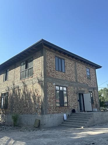 Үйлөрдү сатуу: Продаю 2 х этажный дом Газ 3х вазка свет вода есть отопления — 1