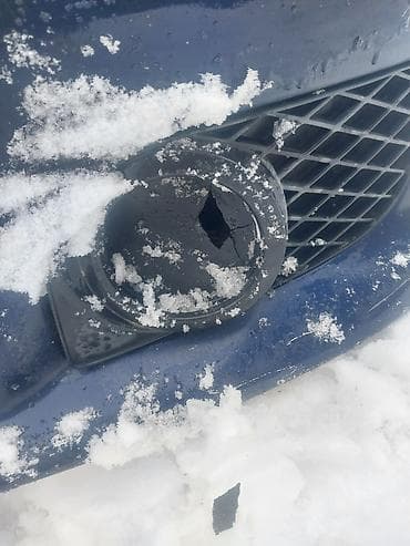 б4 80: Бампер Mazda, Б/у, Оригинал — 2