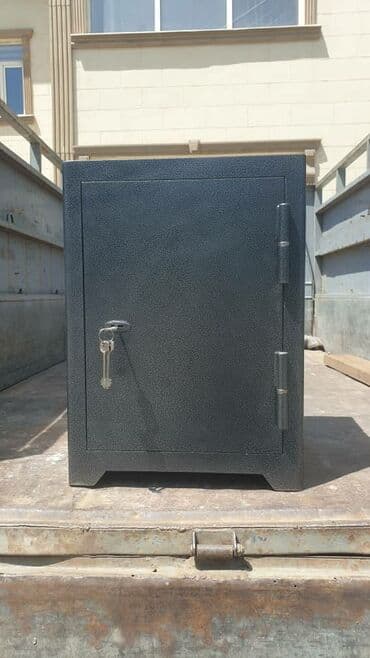 сейфы для деньги: Сейфы63х45х40см — 1