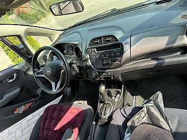 Honda Fit: 2013 г., 1.5 л, Автомат, Бензин, Хэтчбэк — 8