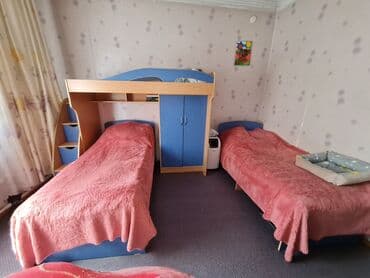 Продаю спальный гарнитур в детскую комнату в хорошем состоянии