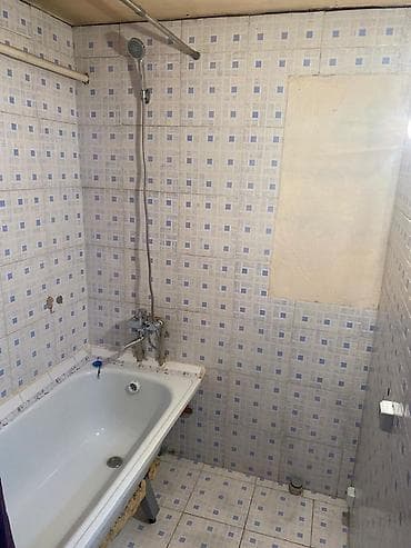 арена квартир: Сдаётся полдома с отдельным входом, двором! -2 больших комнат (50 квм) — 4