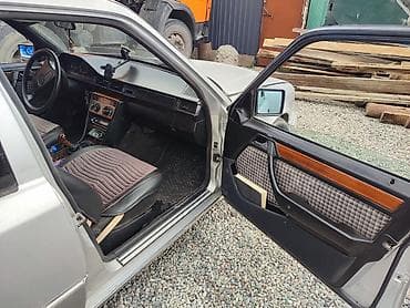 противен: Mercedes-Benz W124: 1993 г., 2.2 л, Механика, Бензин, Седан — 7