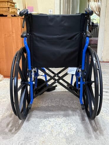 функциональная кровать для лежачих больных: Ручная инвалидная коляска с синей металлической рамой и черным — 6