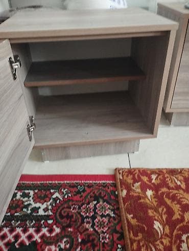 мебель прихожку: Тумба/шкафчик из ЛДСП в цвете «дуб» с распашной дверцей. - Компактная — 1