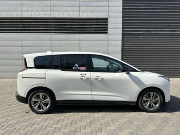 кастюм мишка: Электромобиль минивэн/кроссвэн (белый), 5 дверей Основные — 7