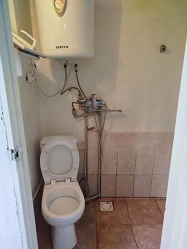 кв: Квартира берилет, прихожкасы м-н эки комната, душ, туалет ичинде. Ысык — 4