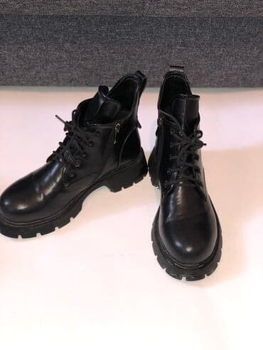 Срочно. Продаю демисезонные женские сапожки Носила пару раз без