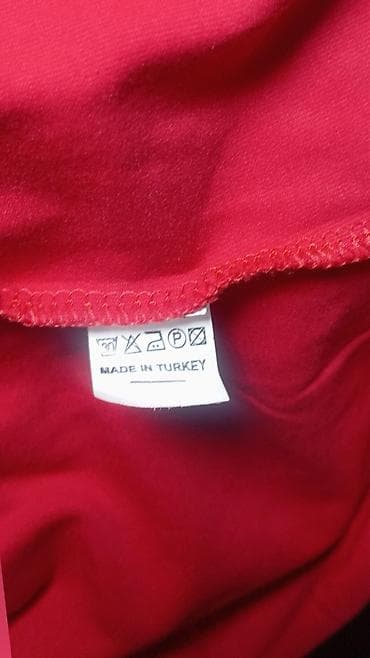 Плащи: Продаю новую красную футболку с принтами в стиле Karl Lagerfeld — 3