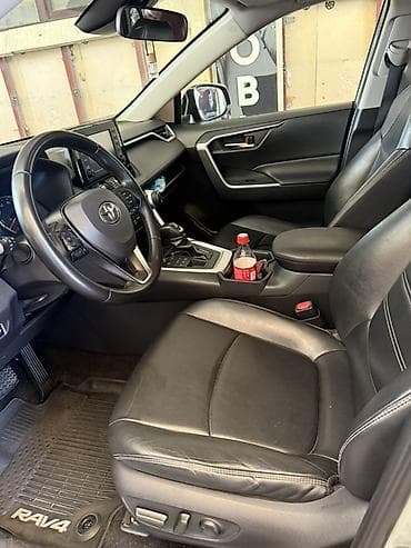 Toyota RAV4: 2019 г., 2.5 л, Автомат, Бензин, Кроссовер — 3