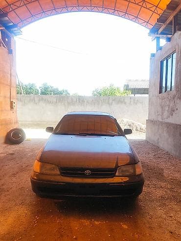 салквн тор: Toyota Carina E: 1995 г., Механика, Бензин, Седан — 2