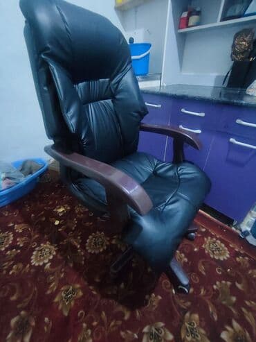 стул офисный цена: Офисное кресло, Б/у, С колесиками, цвет - Черный, Самовывоз, Бесплатная доставка, Платная доставка — 1