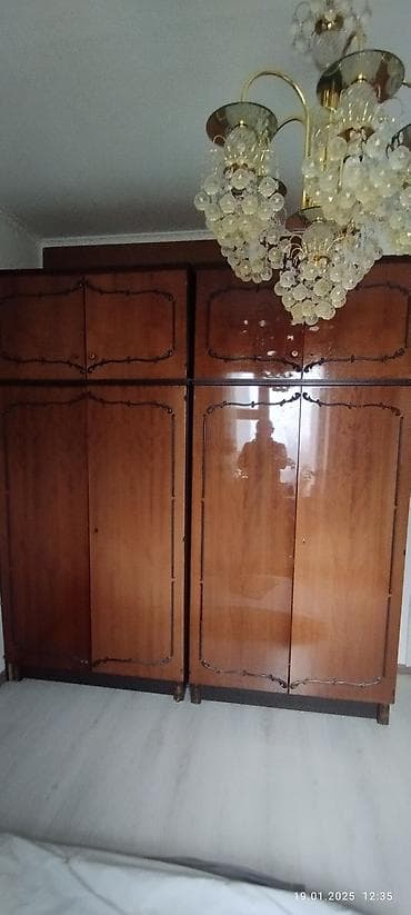 Продаются 2 шкафа двухстворчатые. Верхние полки отделяются (уже в