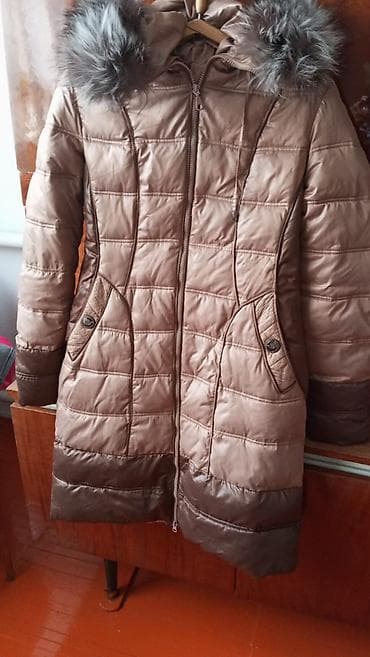 ош жапалак: Пуховик, Тизеден, Кытай, Аңтери менен, Капюшону бар, Денеге кыналып турган модель, XS — 1