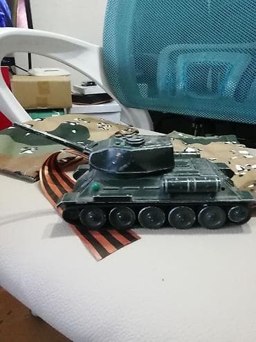 Игрушки: Игрушечный танк Т-34, металлическая модель - Масштаб приблизительно — 4