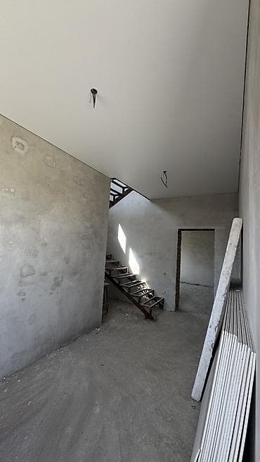 с хранения: Продаю двухэтажный кирпичный дом на участке 4 сотки (20×20) с прочным — 9