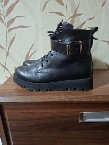 Ботинки и ботильоны: Продаю зимние ботинки производство Турция, размер 39, но большемерят — 3