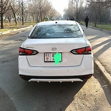 Другие автомобили: Седан белого цвета, 4 двери, компакт-класс. Сами привозили из Америки — 5