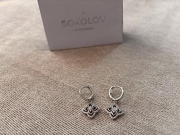 невидимый плащ: Серебряные серьги SOKOLOV с подвесками-клевером - Материал: серебро — 2