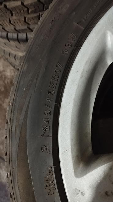 Транспорт: Комплект литых дисков Mercedes с шинами. Характеристики: - Диаметр — 1