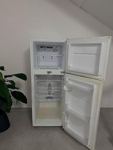 Самовары: Холодильник LG, Двухкамерный, De frost (капельный) — 1