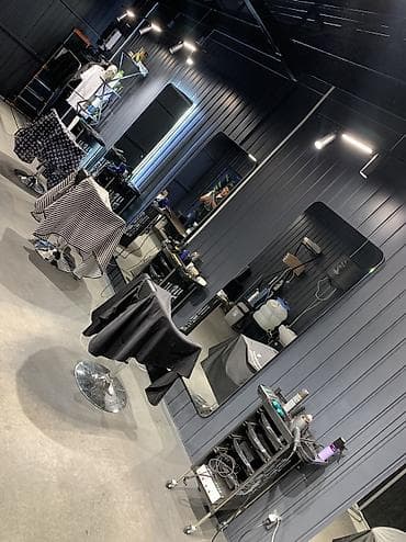 парикмахерскую: Парикмахерские рабочие места в современном стиле loft Нужен мастер — 2