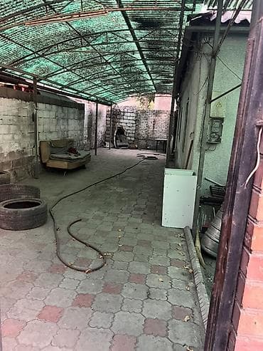Үйлөр: Сдается дом с большим крытым двором/навесом. - Просторный — 2
