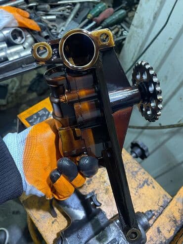 ремонт механических коробок передач: Масляный насос двигателя внутреннего сгорания. Механизм с шестерней — 1