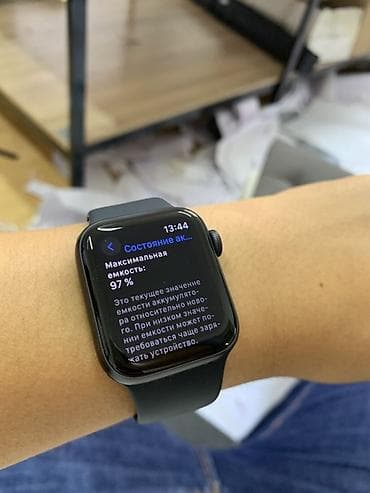 Продаю оригинальные смарт-часы Apple Watch SE 40mm (2020) в версии — 2