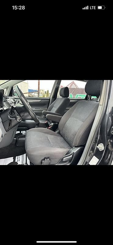 Toyota: Toyota Avensis Verso: 2003 г., 2 л, Механика, Бензин, Вэн/Минивэн — 10