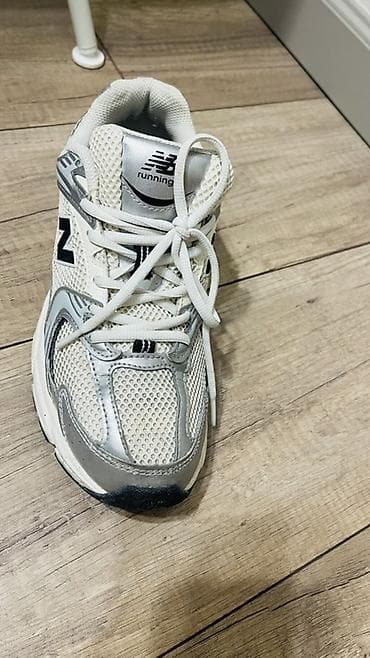 Оригинал! Состояние отличное. New Balance 530 Маломерят. Подойдут at lalafo.kg Оригинал! Состояние отличное. New Balance 530 Маломерят. Подойдут