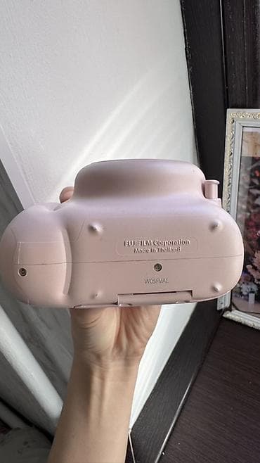 фотоаппарат instax mini 11: FUJIFILM Instax mini 11 — мгновенная камера в нежно‑розовом цвете. В — 3