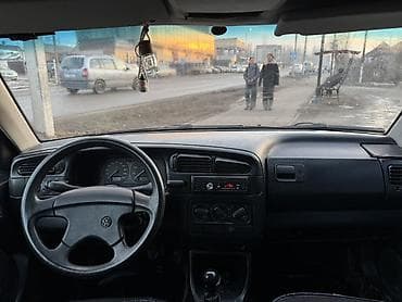 ом 441: Volkswagen Vento: 1993 г., 1.8 л, Механика, Бензин, Седан — 7