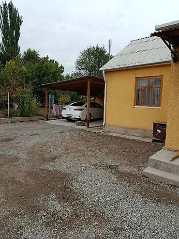 купить квартиру в рассрочку от застройщика: Дом с участком и навесом для авто - Одноэтажный дом с жёлтым фасадом — 1