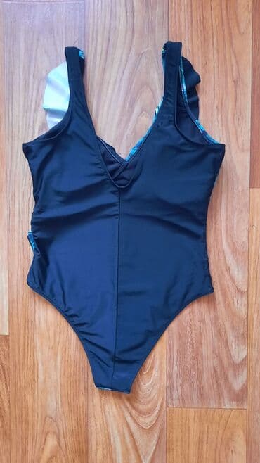 Новый купальник 46р очень удобный и красивый