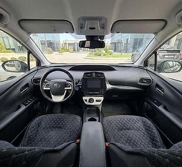 e2 byd: Toyota Prius: 2017 г., 1.8 л, Вариатор, Гибрид, Лифтбек — 4