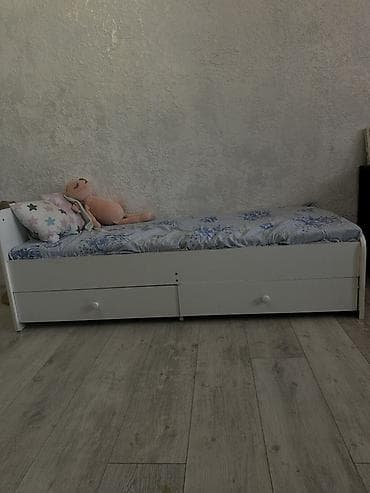 Односпальная детская кровать с выдвижными ящиками для хранения. - at lalafo.kg Односпальная детская кровать с выдвижными ящиками для хранения. -
