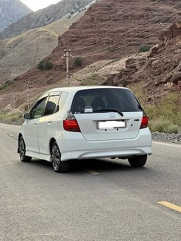 задняя крышка: Honda Fit: 2002 г., 1.3 л, Вариатор, Бензин, Хэтчбэк — 5