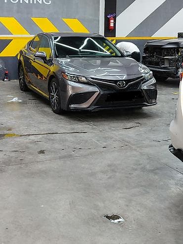 Транспорт: Toyota Camry: 2021 г., 2.5 л, Автомат, Бензин — 4