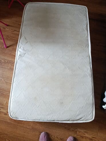 детская кроватка с бортиком: Детский матрас, Б/у, Синтепон, Беспружинный — 1